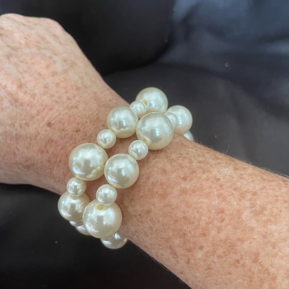 2 faux Pearl bracelets - Picture 2 of 2